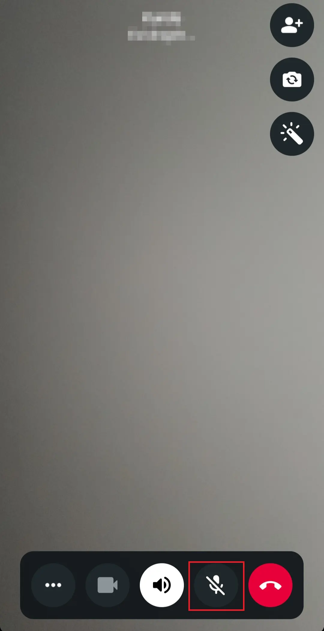 WhatsApp video call: Crossed-out microphone icon for muting Image: WhatsApp video call: Crossed-out microphone icon for muting